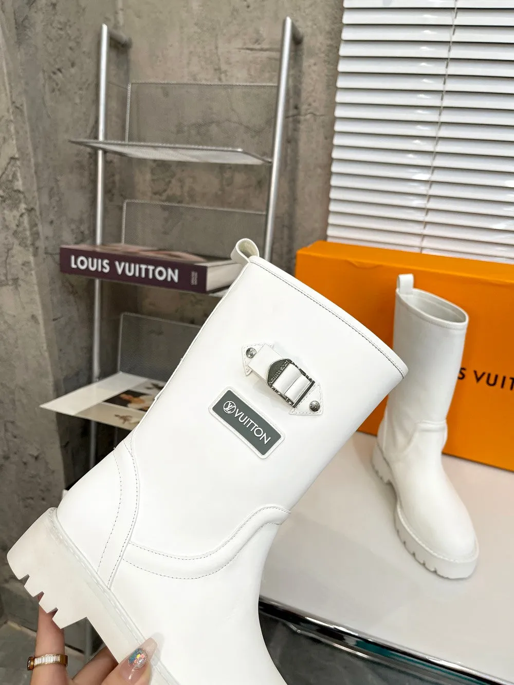 High Quality  LUV BOOTS 021