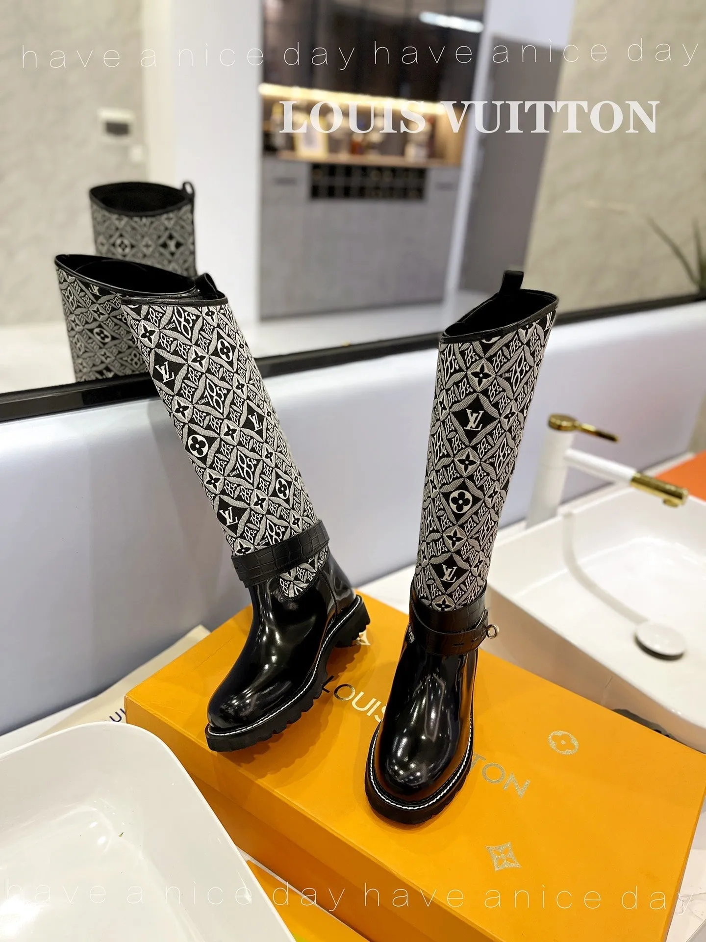 High Quality  LUV BOOTS 027