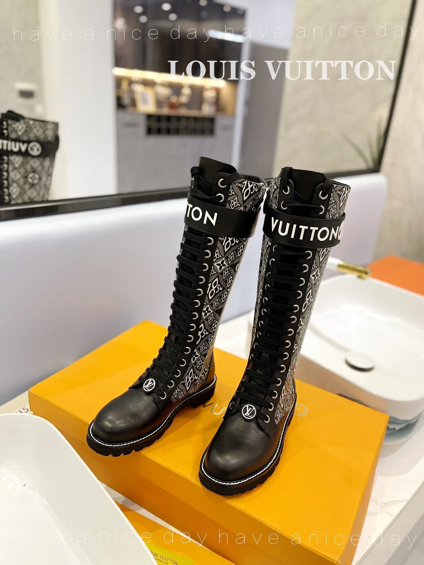 High Quality  LUV BOOTS 030