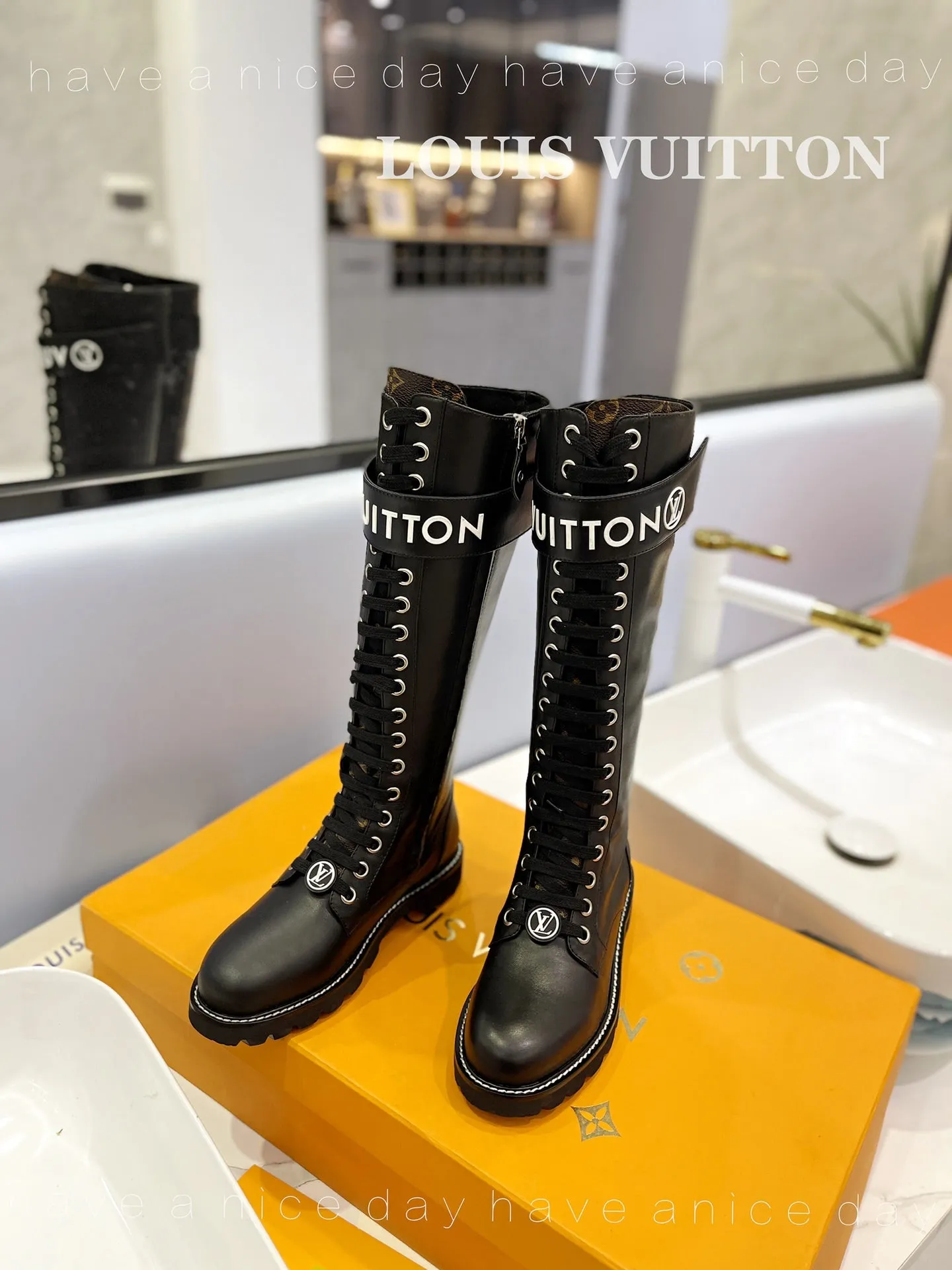 High Quality  LUV BOOTS 031
