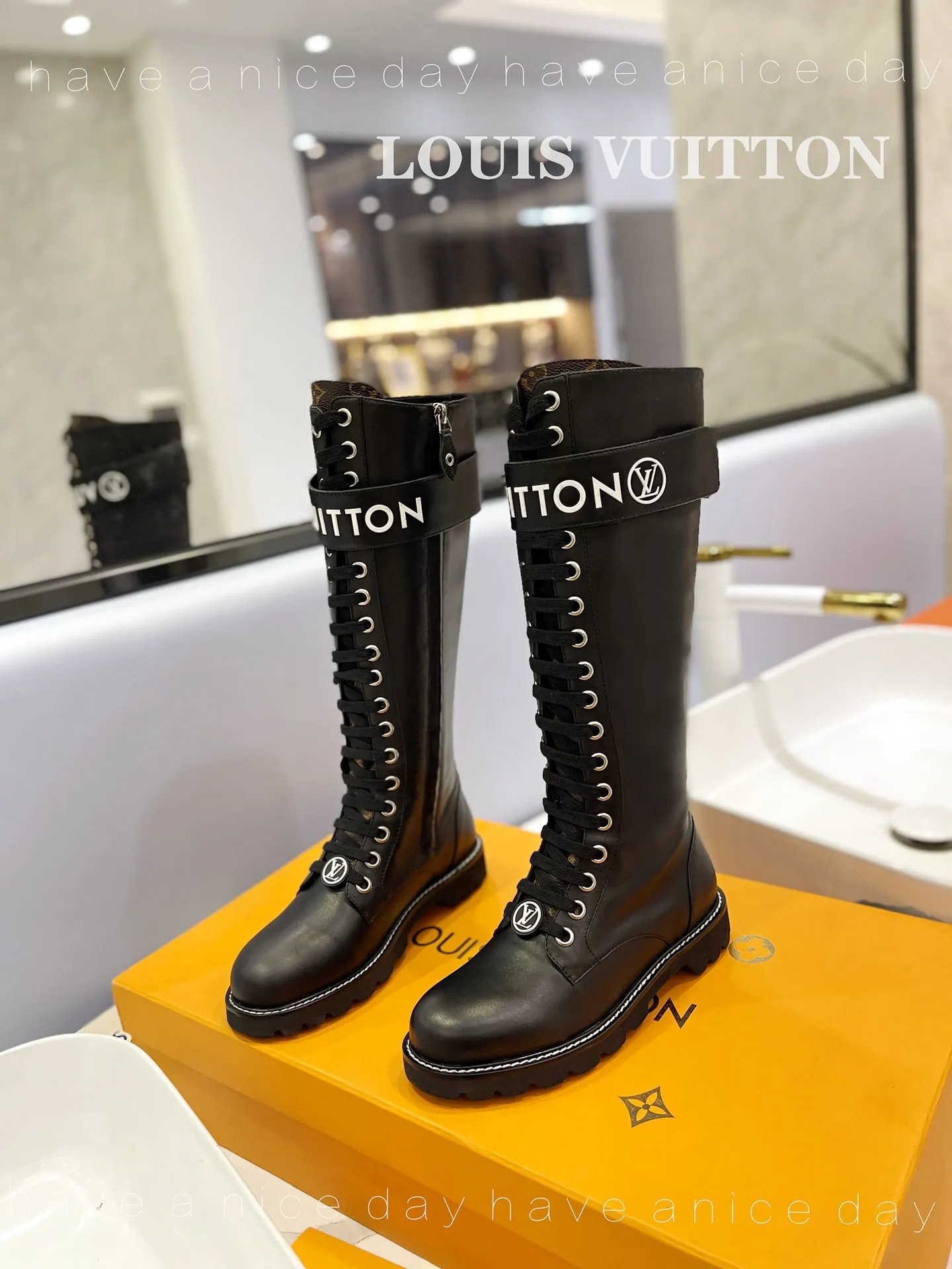High Quality  LUV BOOTS 031