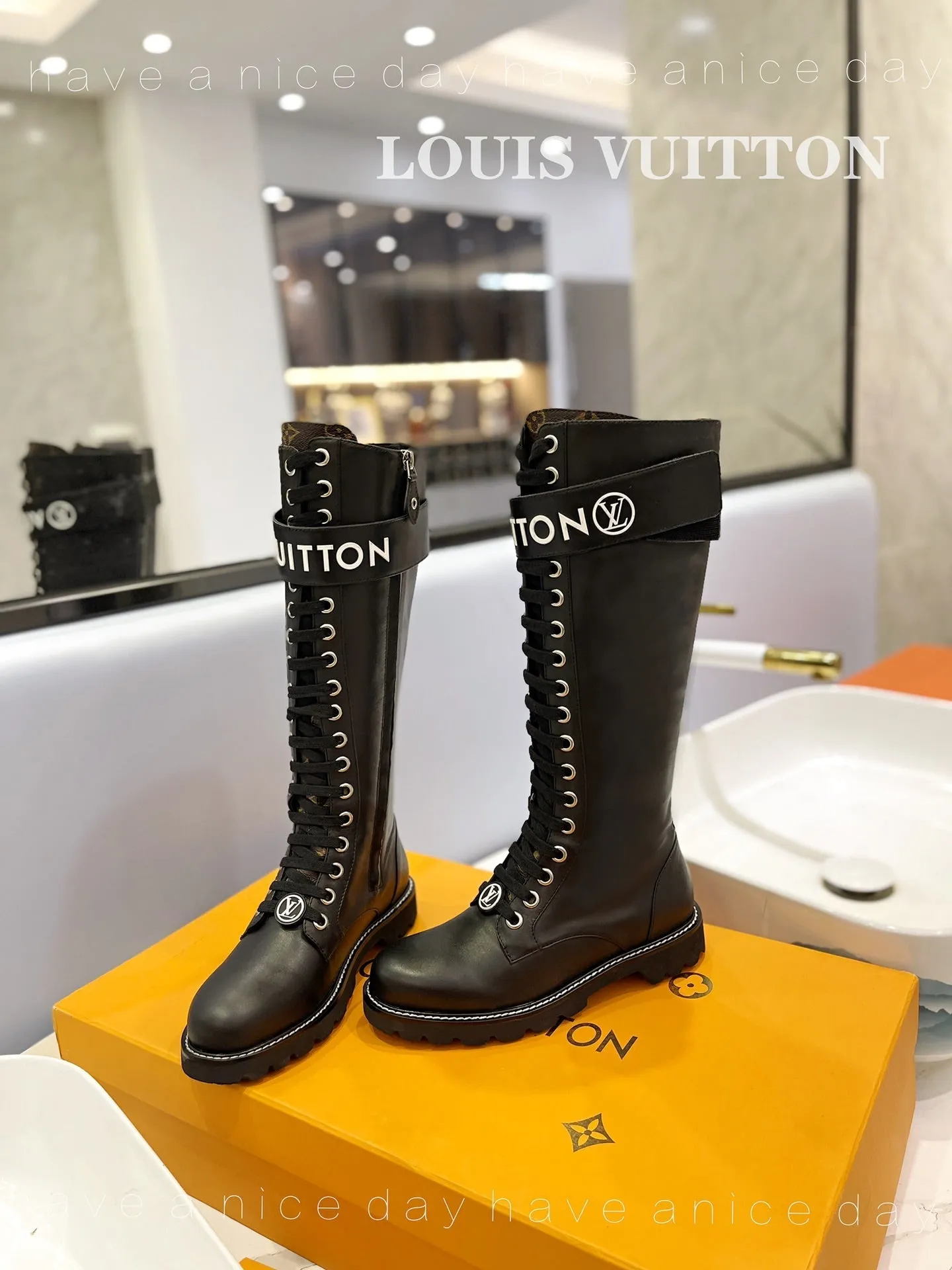 High Quality  LUV BOOTS 031