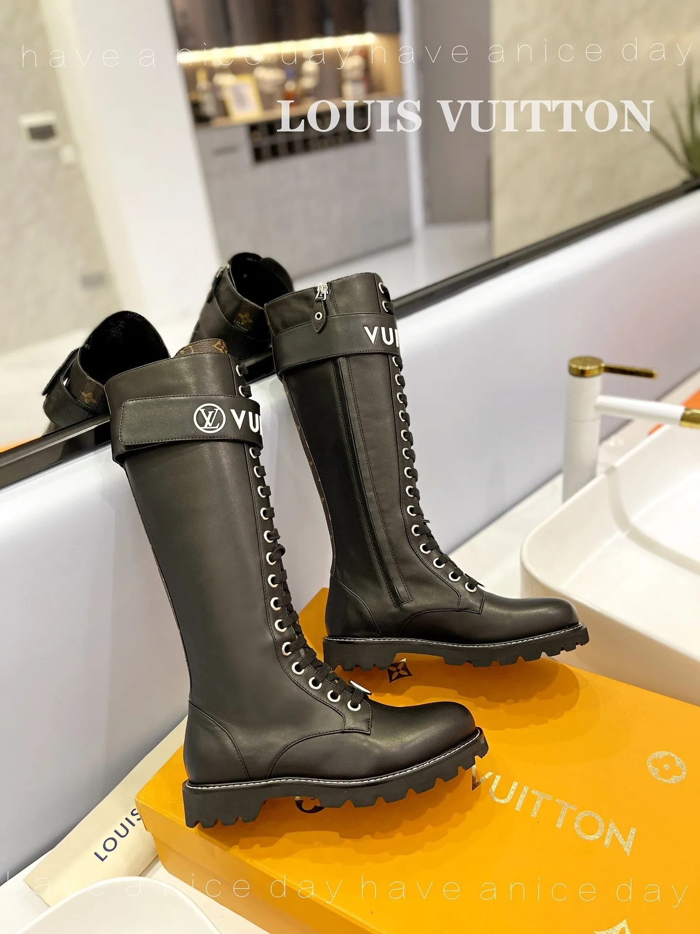 High Quality  LUV BOOTS 031