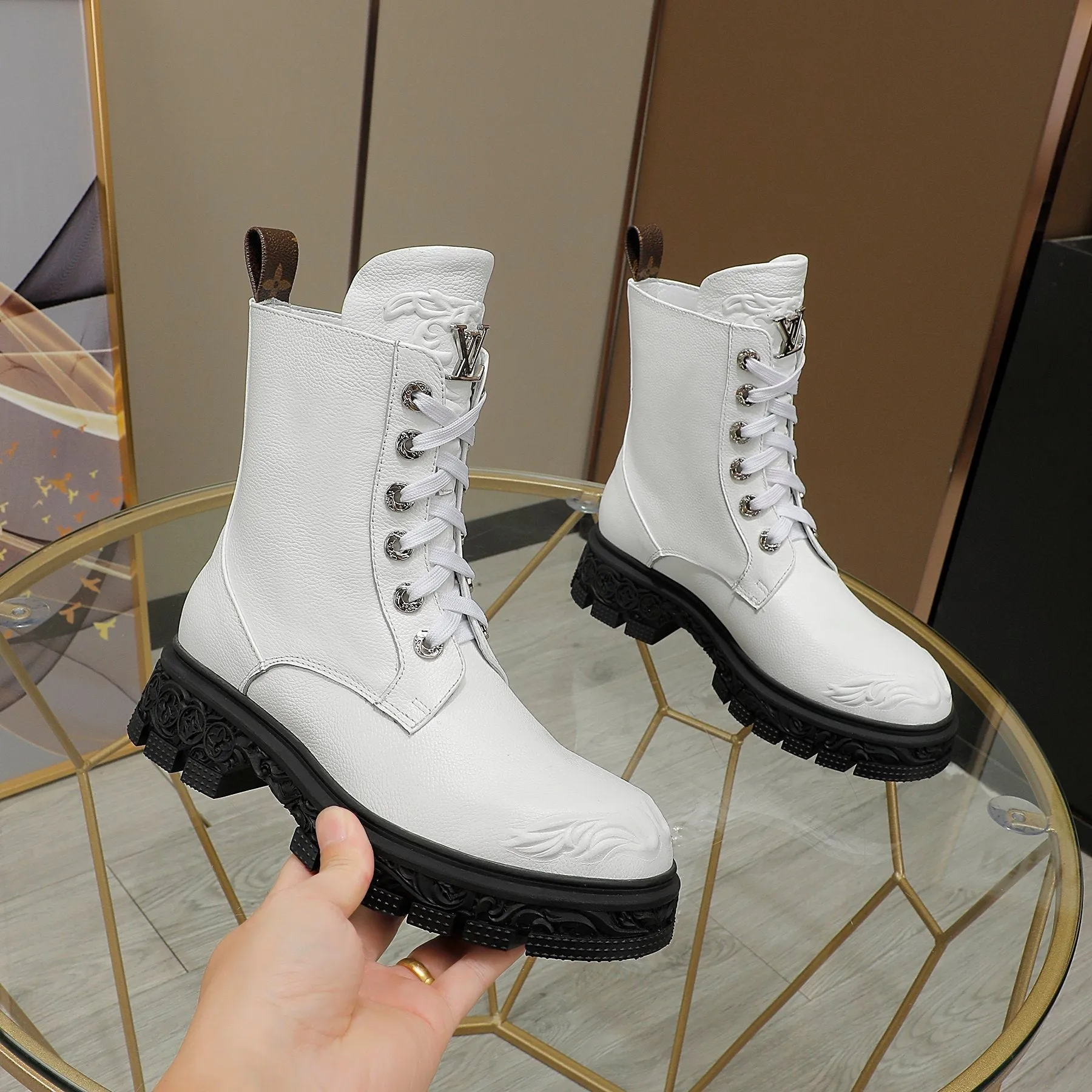 High Quality  LUV BOOTS 038
