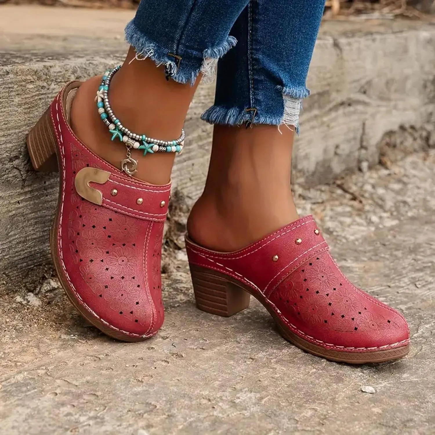 Women’s Hollow Closed Toe Chunky Heels Sandals,Fashionable Simple Comfortable Summer Stylish Footwear with Arch Support Retro Flower Pattern Slip On Slides Loafer Shoes