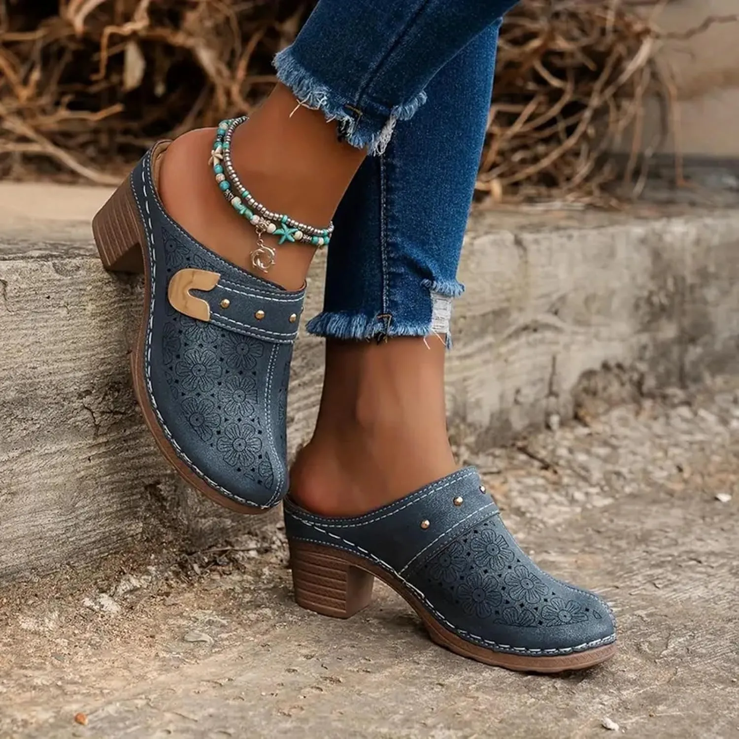 Women’s Hollow Closed Toe Chunky Heels Sandals,Fashionable Simple Comfortable Summer Stylish Footwear with Arch Support Retro Flower Pattern Slip On Slides Loafer Shoes